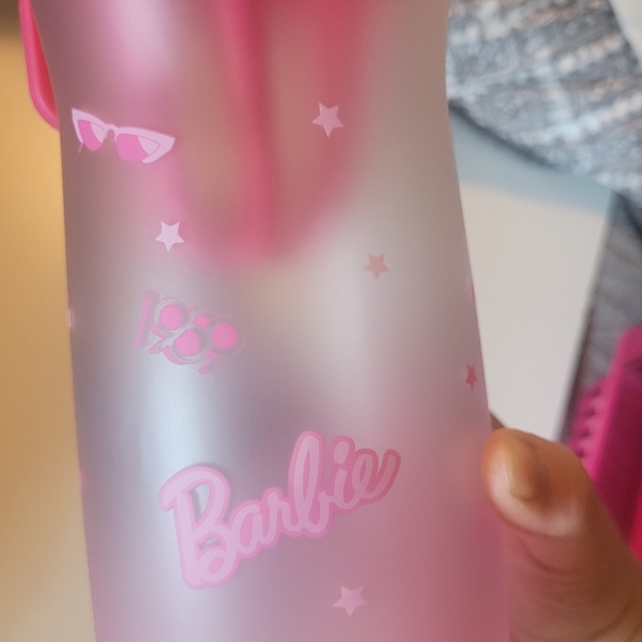 Barbie x Miniso BARBIE COLLECTION PLASTIC BOTTLE. Flip lid Pink! - Picture 10 of 11